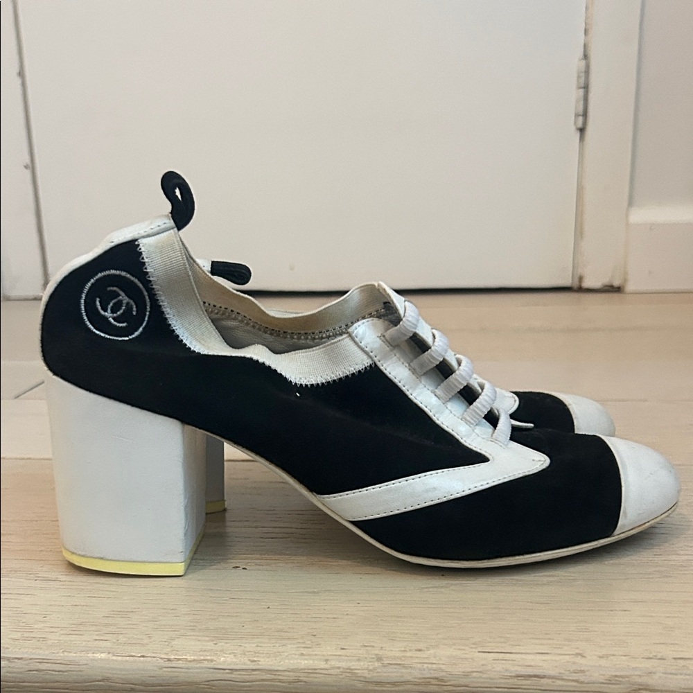 Authentic Chanel saddle shoes size 38.5/8